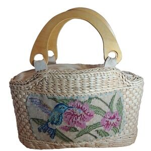VTG WOVEN STRAW HUMMINGBIRD NEEDLEPOINT PURSE WOODEN HANDLES SUMMERTIME FUN